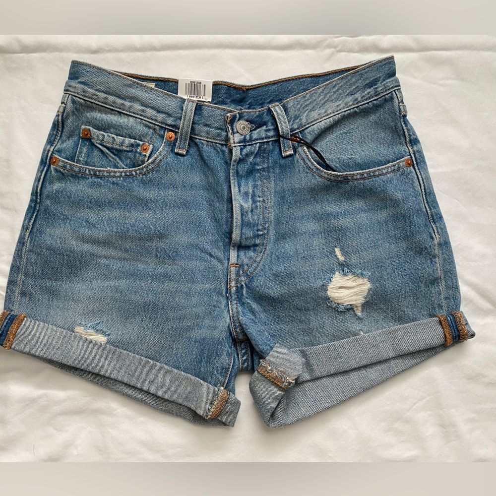 NWT Levi’s 501 Jean shorts.